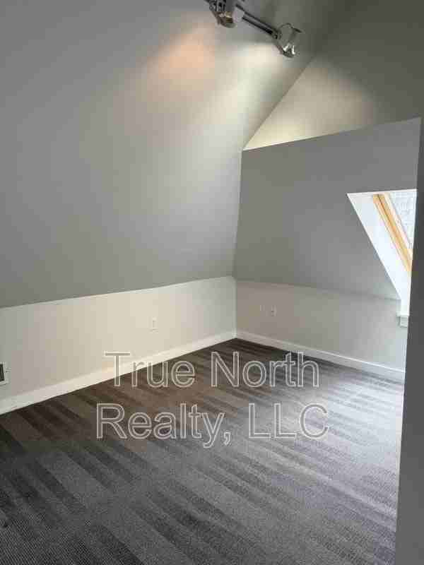 43 1/2 E Russell St - Photo 7 of 7