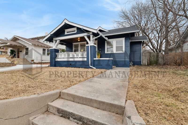 236 N Holyoke St - Photo 2 of 50