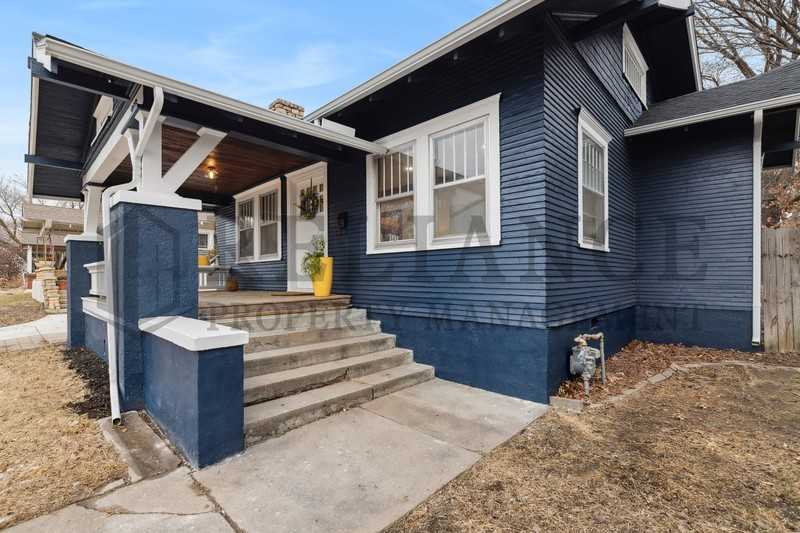 236 N Holyoke St - Photo 4 of 50