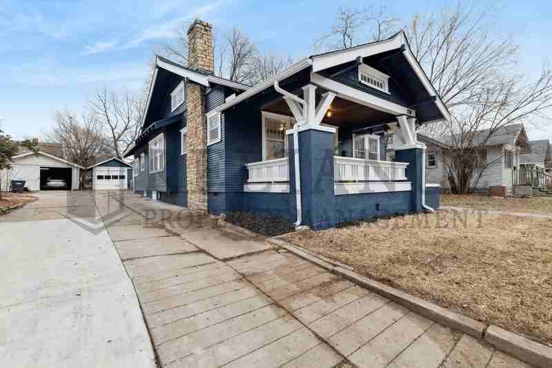 236 N Holyoke St - Photo 7 of 50