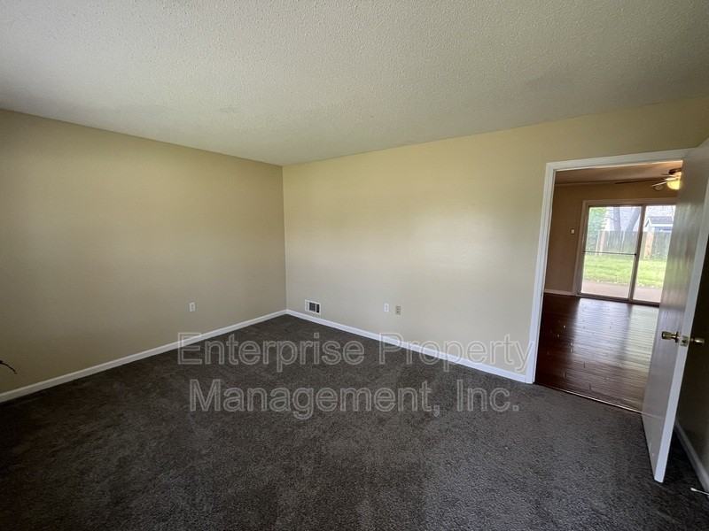 6967 Dawnhill Rd - Photo 4 of 25