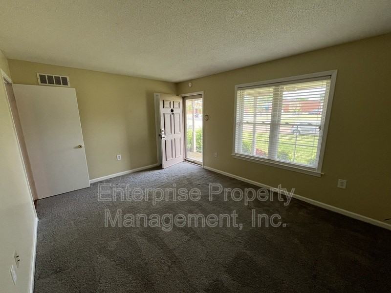 6967 Dawnhill Rd - Photo 5 of 25