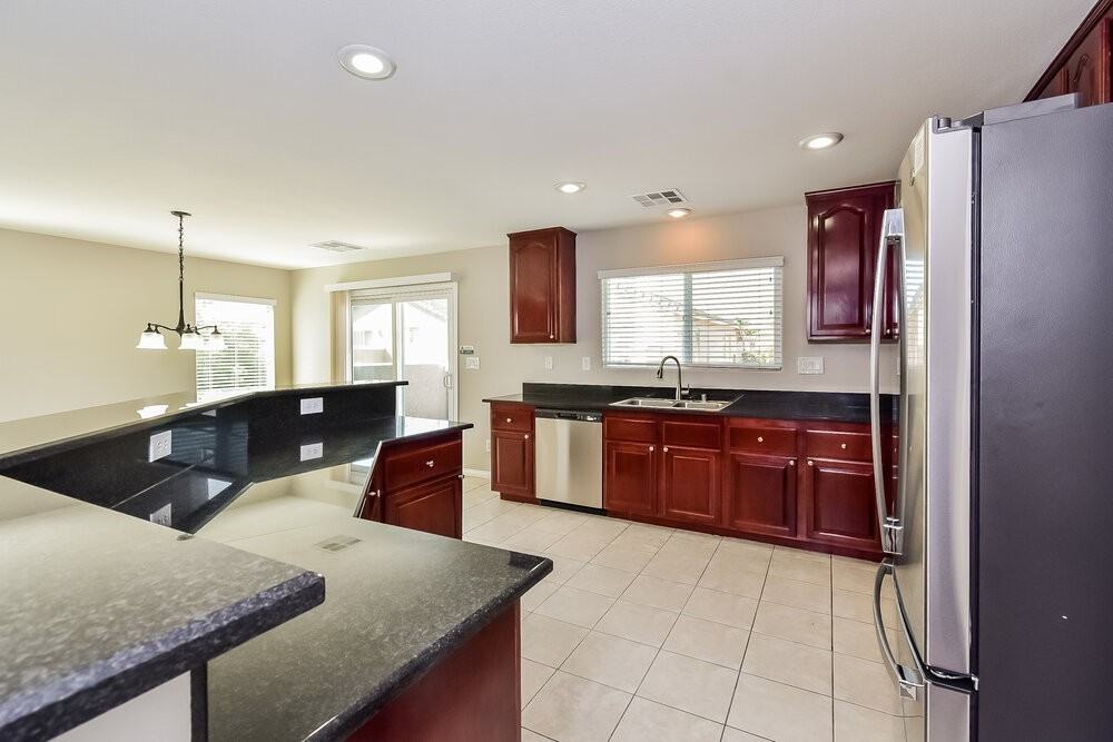 5304 Welch Valley Ave - Photo 6 of 17
