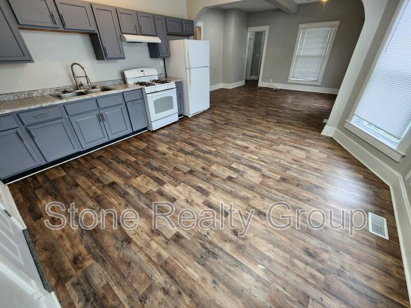 1131 Maple Ave #A - Photo 2 of 9