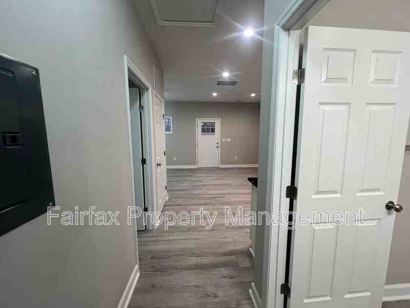 2309 Owen St #B - Photo 3 of 15