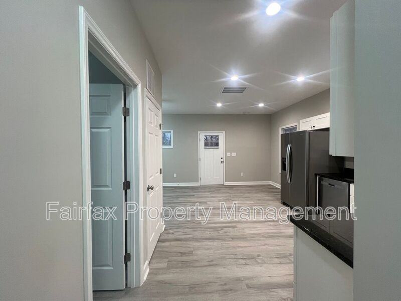 2309 Owen St #B - Photo 5 of 15