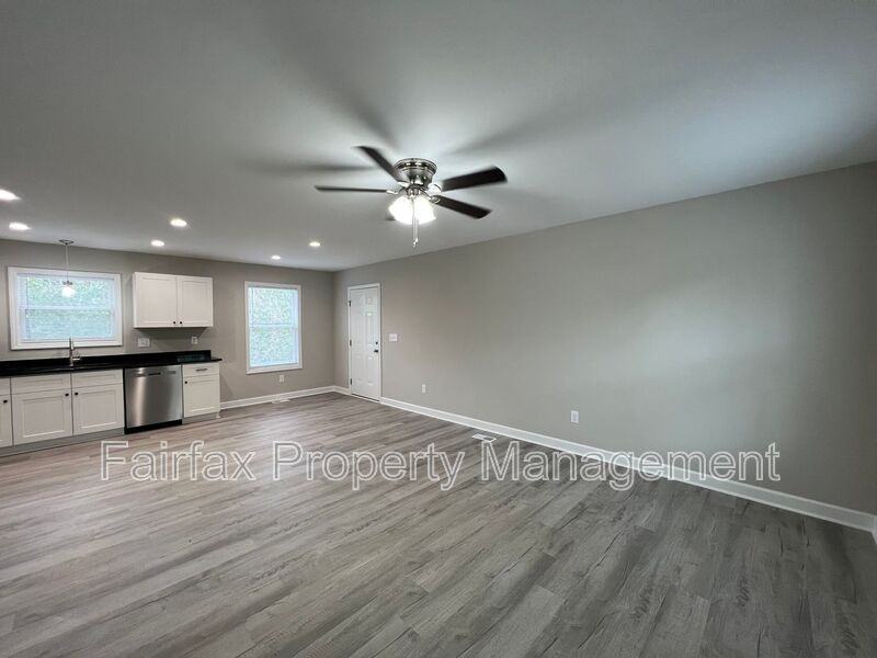 2311 Owen St #C - Photo 3 of 8