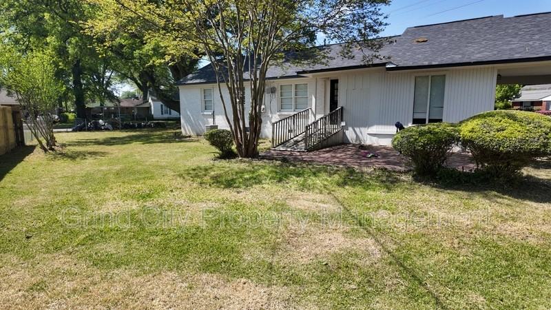 914 Stratford Rd - Photo 6 of 34