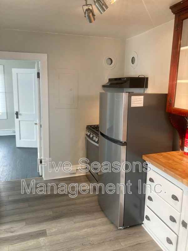 9 Chase St - Photo 3 of 19