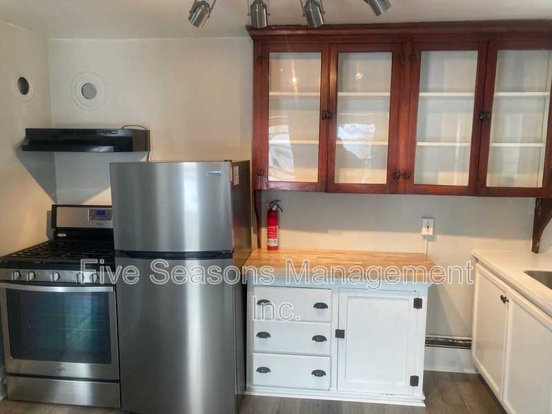 9 Chase St - Photo 4 of 19