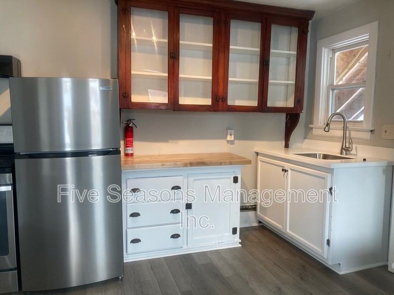 9 Chase St - Photo 5 of 19