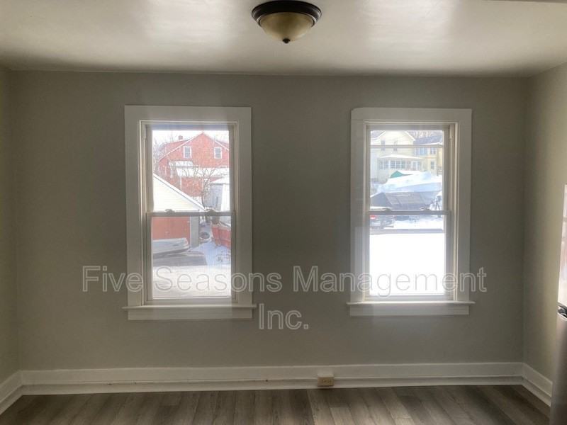 9 Chase St - Photo 6 of 19