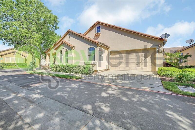 1096 Marseille Ln - Photo 3 of 36
