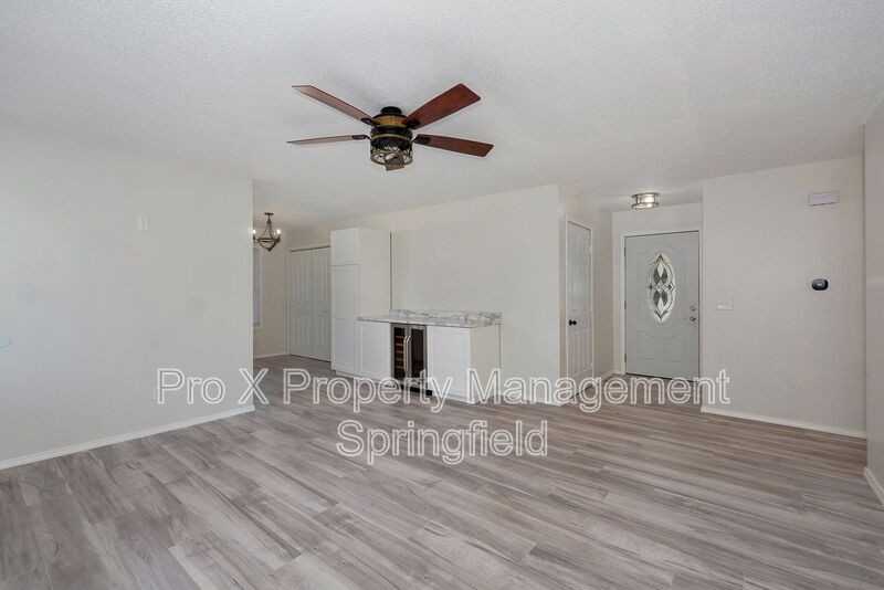 1022 W Mcgee St - Photo 4 of 20