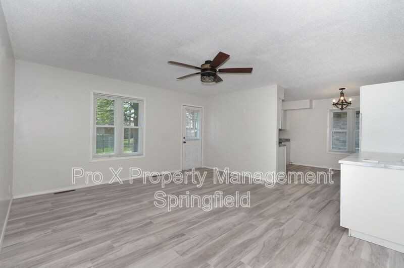 1022 W Mcgee St - Photo 6 of 20