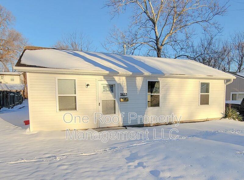 2633 S 49th St - Photo 2 of 15