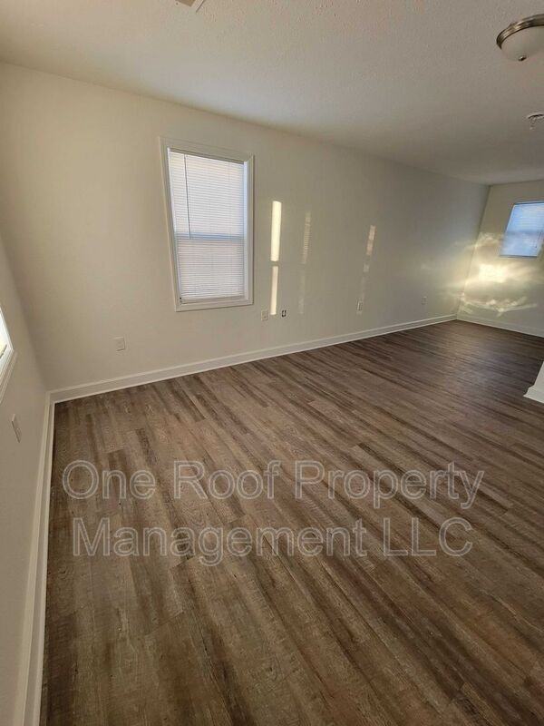 2633 S 49th St - Photo 4 of 15