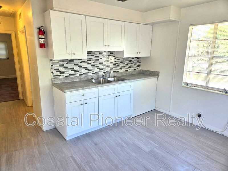 3405 E 21st Ave - Photo 3 of 12
