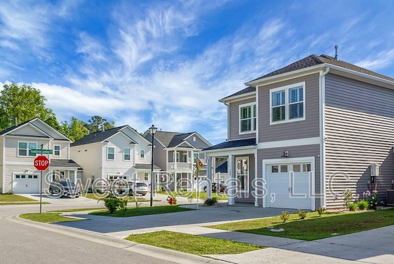 100 Patterson Ave - Photo 3 of 50