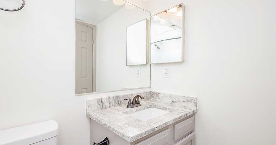 Water's Edge Apartments - Photo 6 of 45