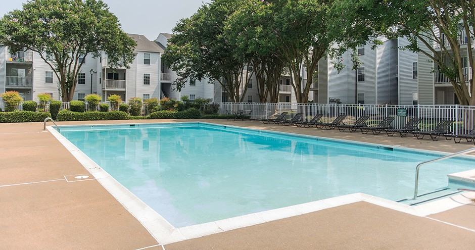 Water's Edge Apartments - Photo 5 of 45