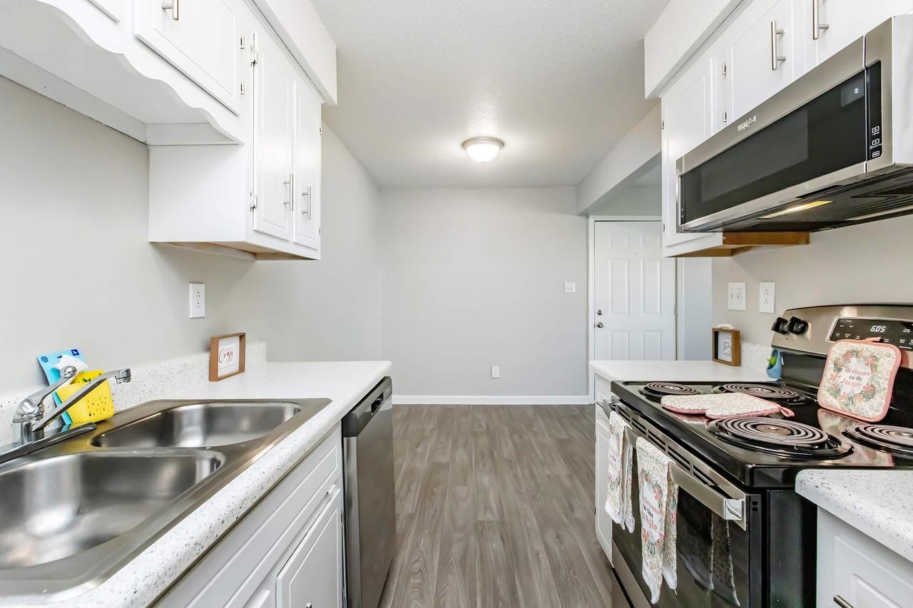 Eagles Crest at Durrett - Photo 5 of 51