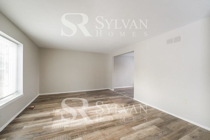 131 Pinoak Ln - Photo 2 of 15