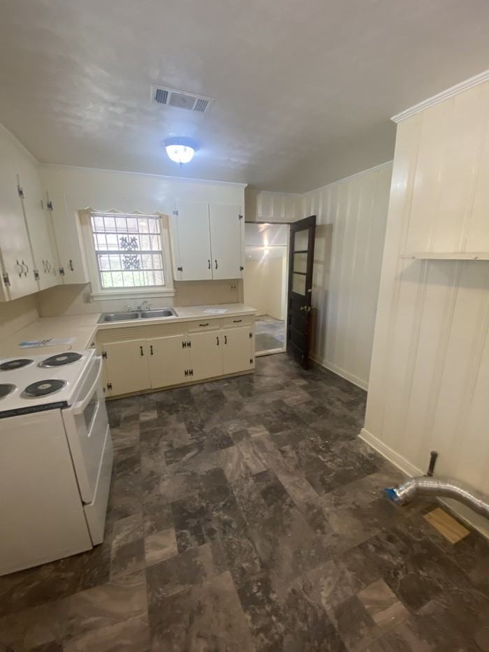 1914 Howard Dr - Photo 2 of 8