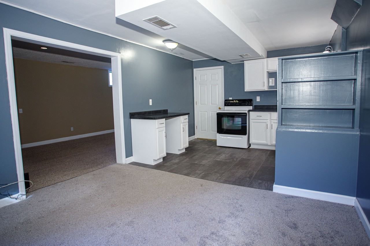 5516 Nw Cimarron Dr - Photo 3 of 9