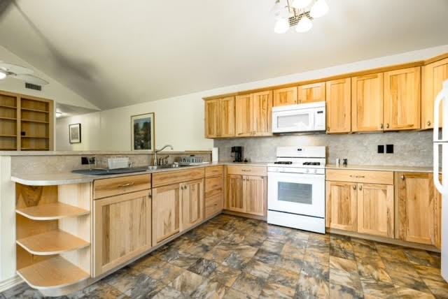 433 W San Antonio St - Photo 3 of 20