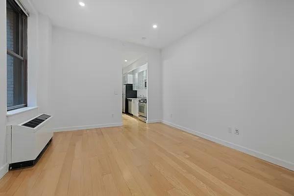 Wall St #15H - Photo 3 of 9