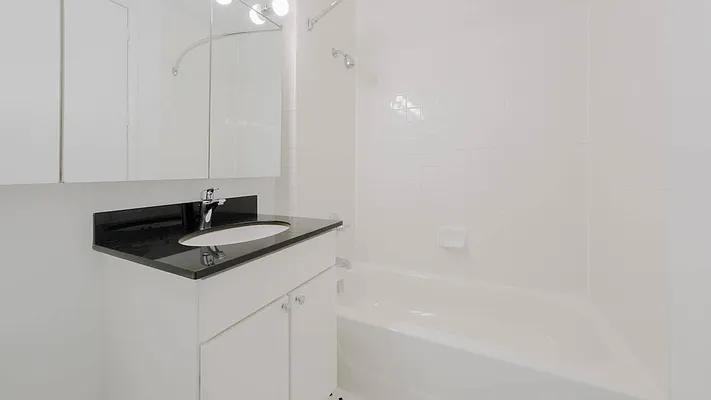 Broadway #020L - Photo 5 of 8