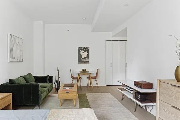 Exchange Pl #1010 - Photo 2 of 11