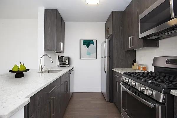 Battery Pl #932 - Photo 3 of 5