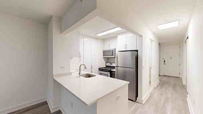 Hanover Sq #02N - Photo 2 of 6