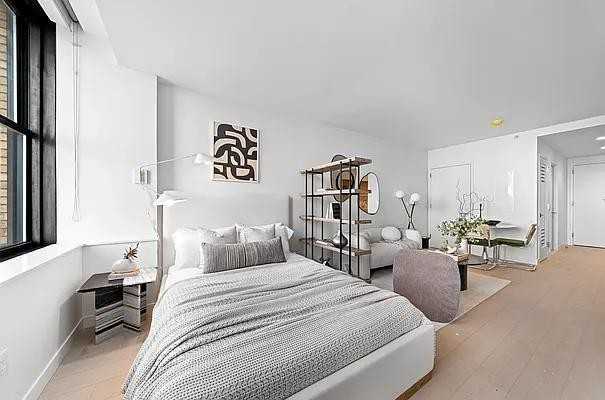 Battery Pl #1635 - Photo 4 of 10