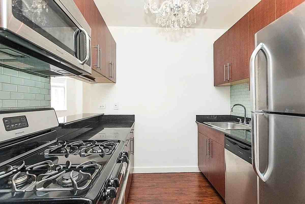 John St #2508 - Photo 3 of 6