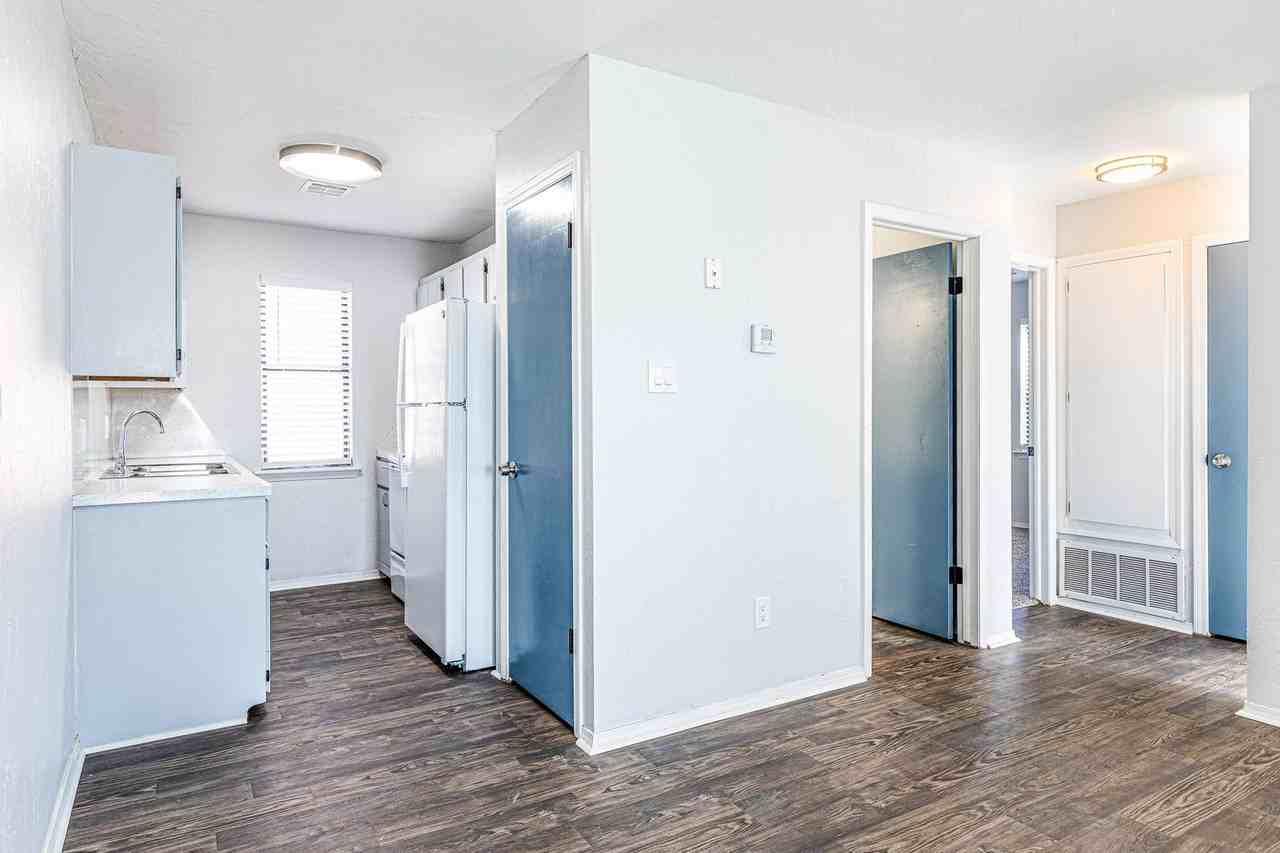 4040 4040 NW Ozmun Ave - 4040- F #F - Photo 7 of 21