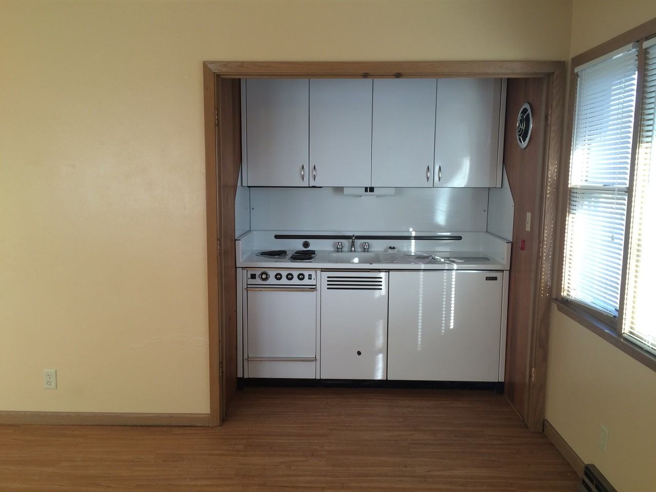 512 W 16th St - Photo 5 of 7