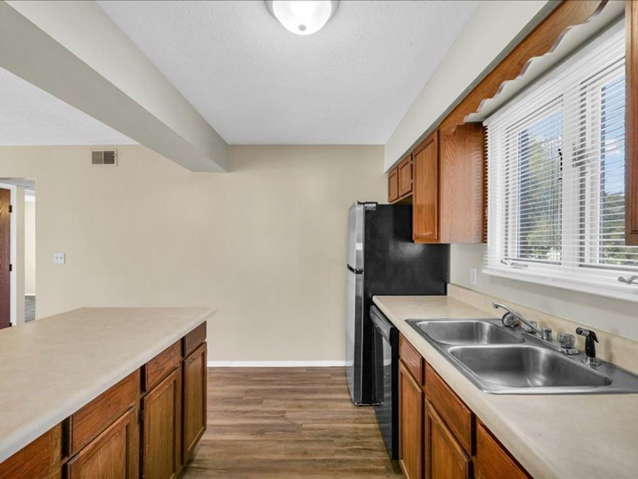 8 Ross Drive - Photo 5 of 32