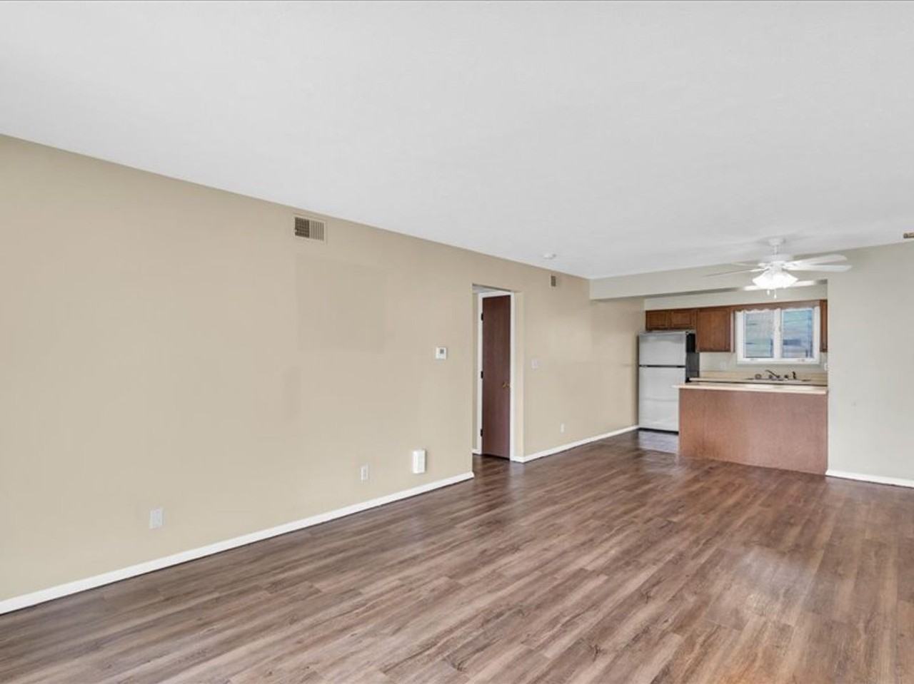 8 Ross Drive - Photo 3 of 32