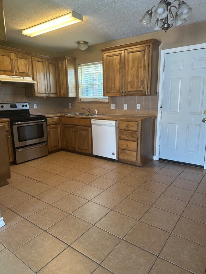 214 Cheyenne Place - Photo 2 of 8