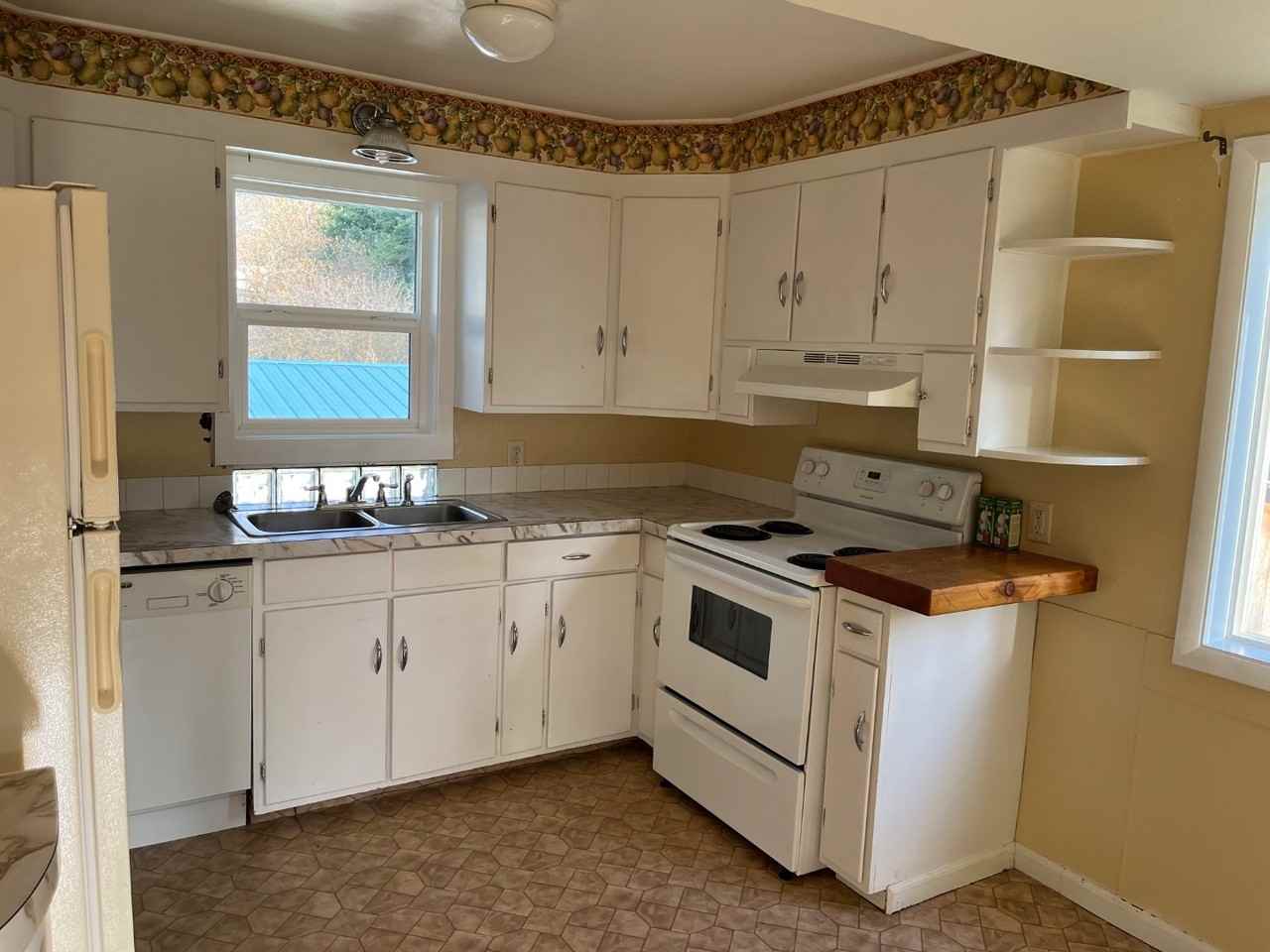 309 3rd Ave W - Photo 3 of 12