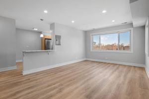featured image of 2333 W Lunt Ave