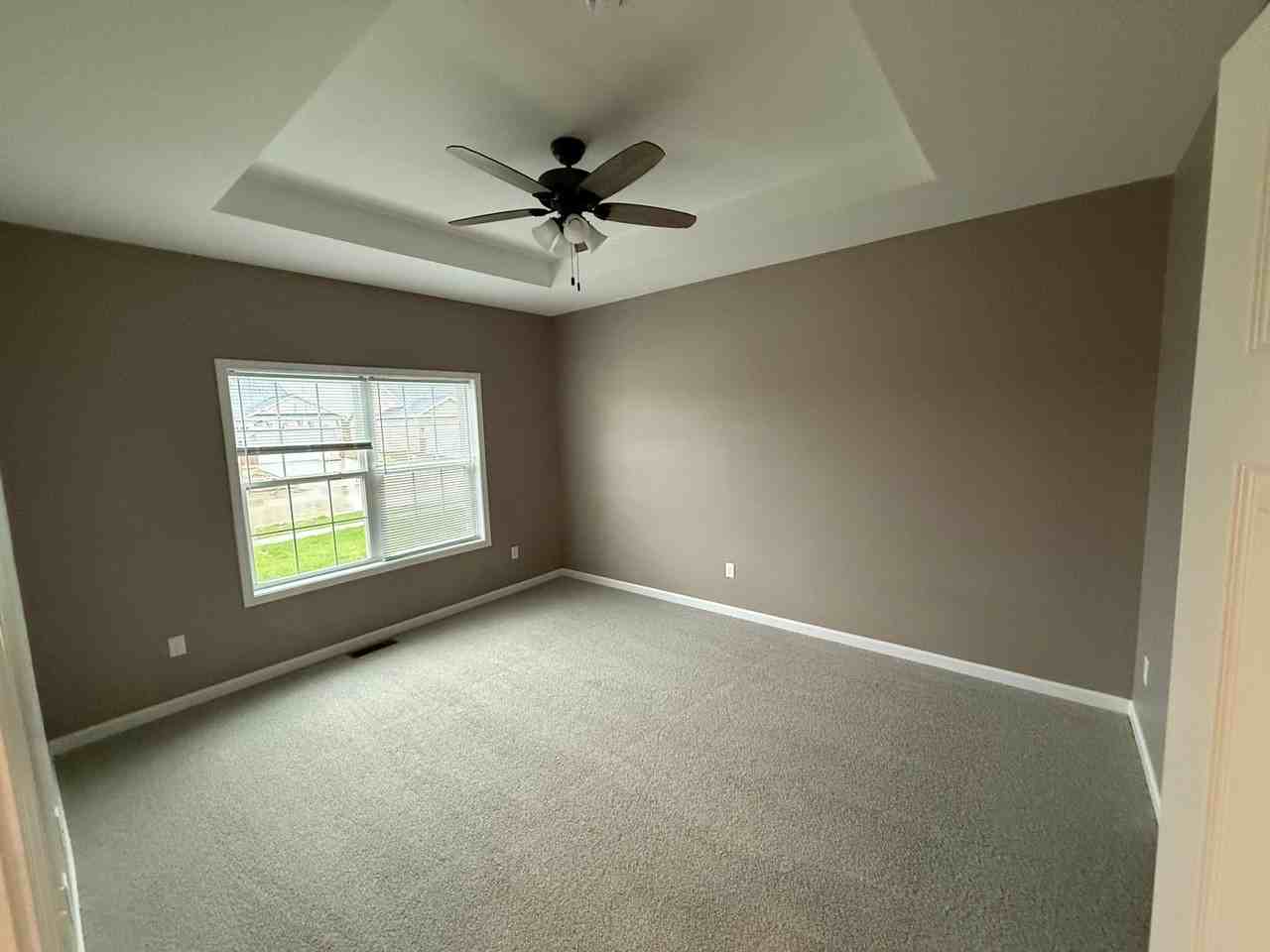 708 Stephanie Ct - Photo 3 of 12