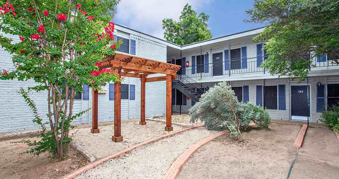 Budget-Friendly 1/1s at University Courtyard! - Photo 2 of 12