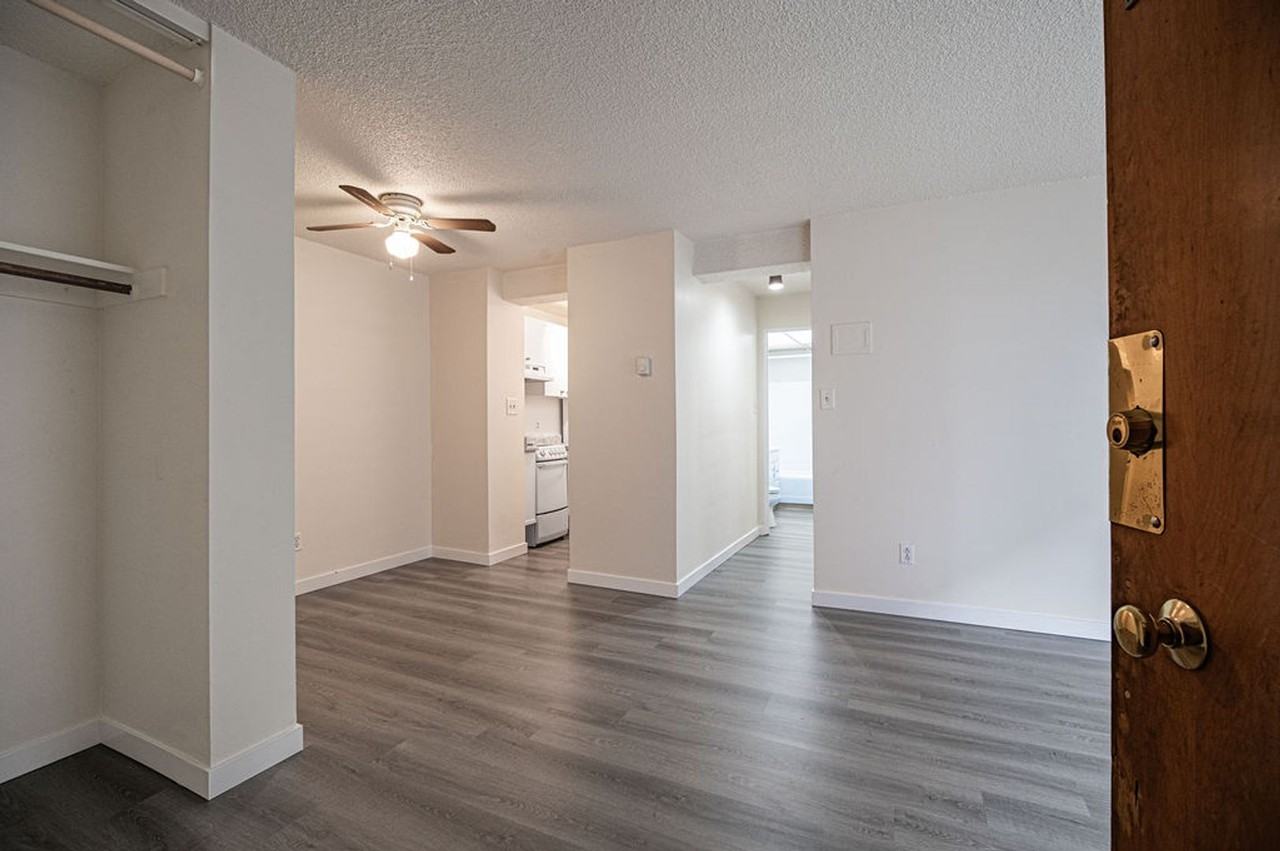 Clift House Apartments | Updated Homes Near Broadway and Light Rail - Photo 5 of 27