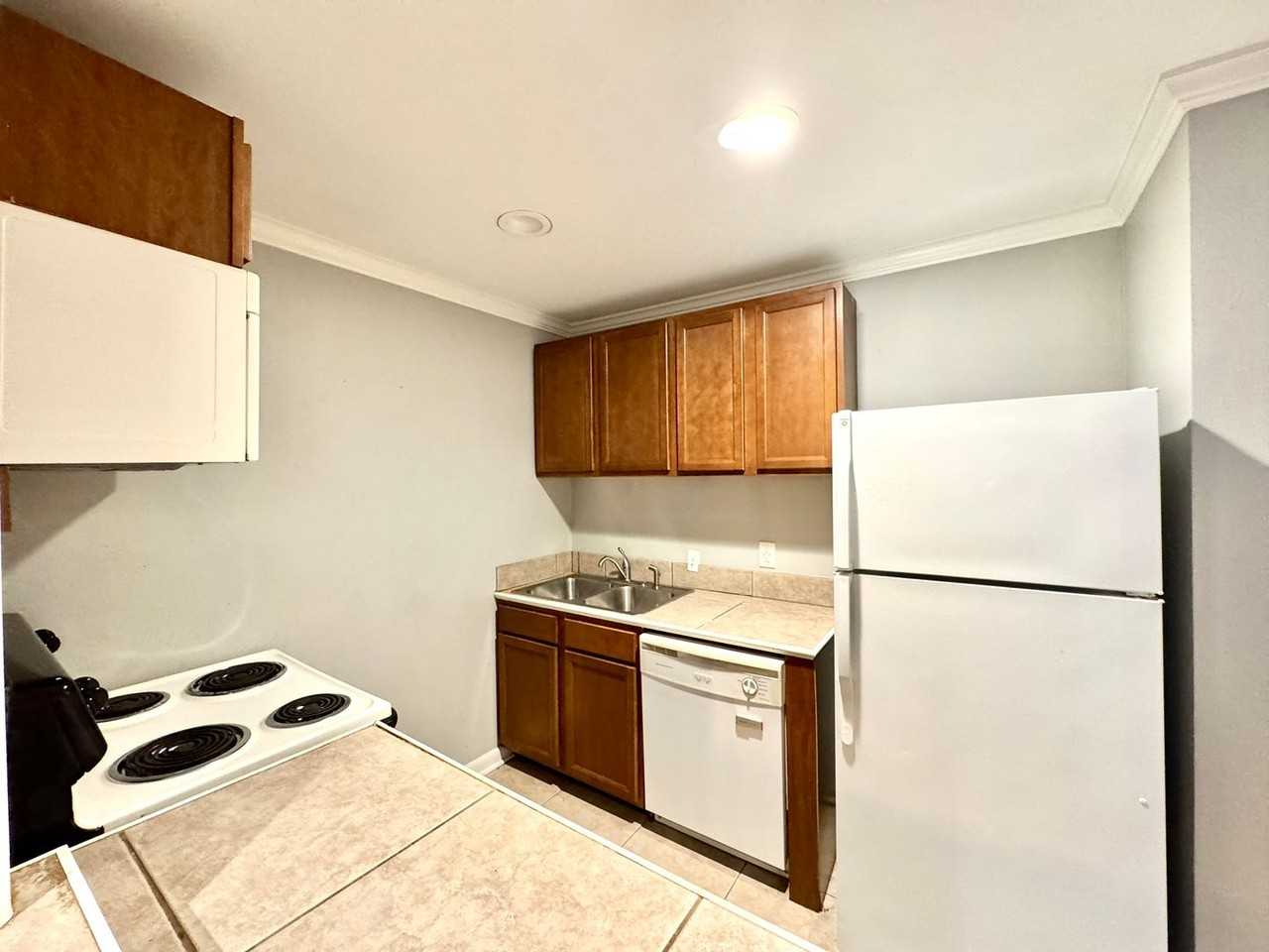 3101 Highland Rd - Photo 4 of 15