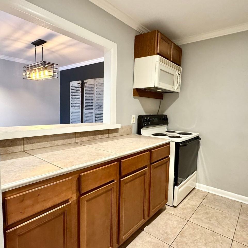 3101 Highland Rd - Photo 5 of 15