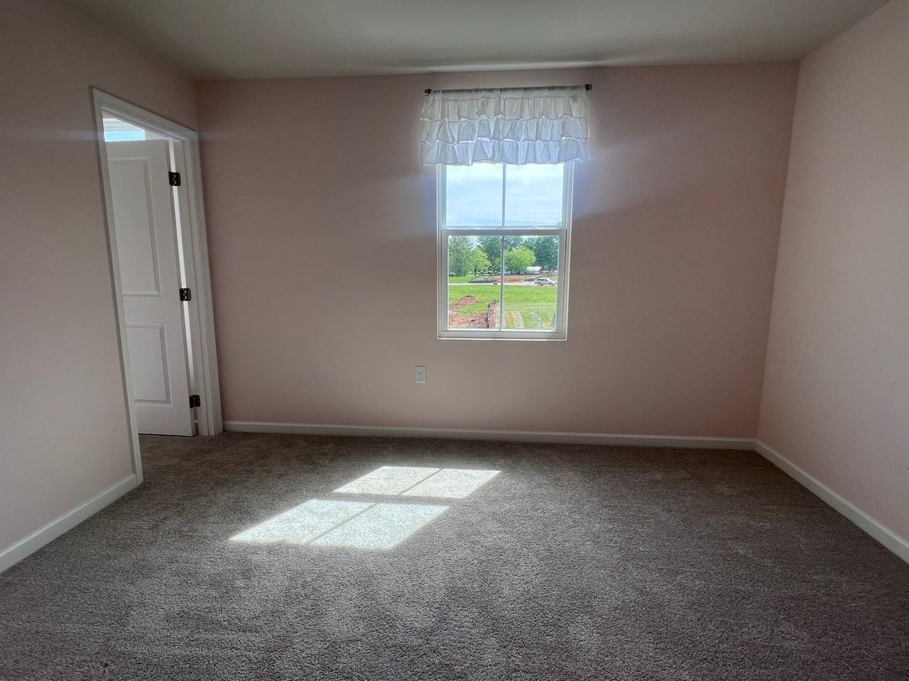 605 Merle Ave - Photo 4 of 13